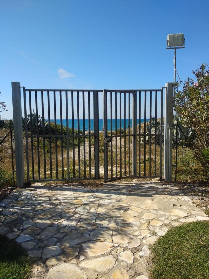 Villa Mansarda Camelie Via Dei Normanni, 45 Campofelice Di Roccella Exterior foto